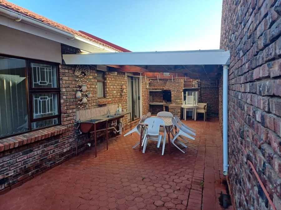 3 Bedroom Property for Sale in Deoville Park Western Cape